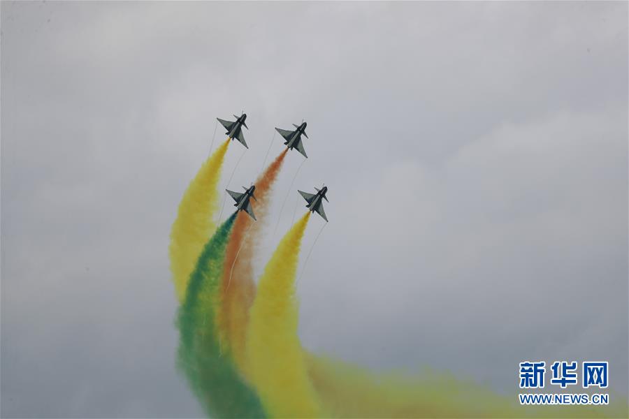 （國際）（3）中國空軍八一飛行表演隊(duì)精彩亮相新加坡航展