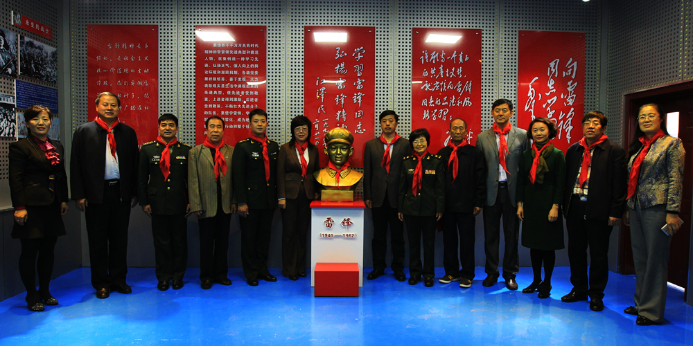 雷鋒精神宣講團為臨江解放小學(xué)命名雷鋒小學(xué)揭牌