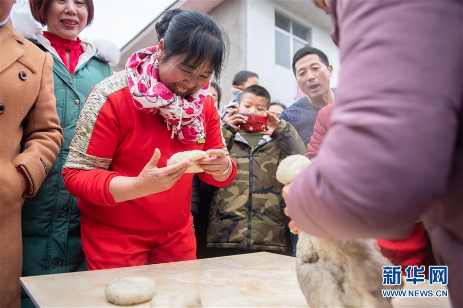 （新春走基層）（5）湖南辰溪：農(nóng)民趣味運(yùn)動會迎新年