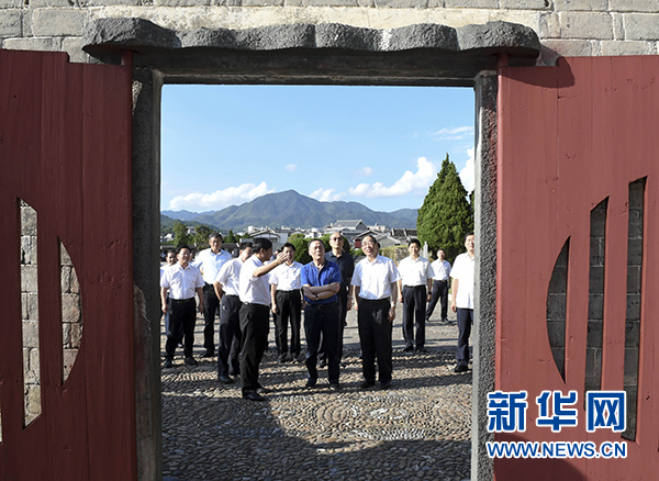 9月24日至26日，中共中央政治局常委、中央紀(jì)委書記王岐山在福建調(diào)研。這是9月24日，王岐山在上杭縣古田鎮(zhèn)參觀古田會議會址。新華社記者張鐸攝