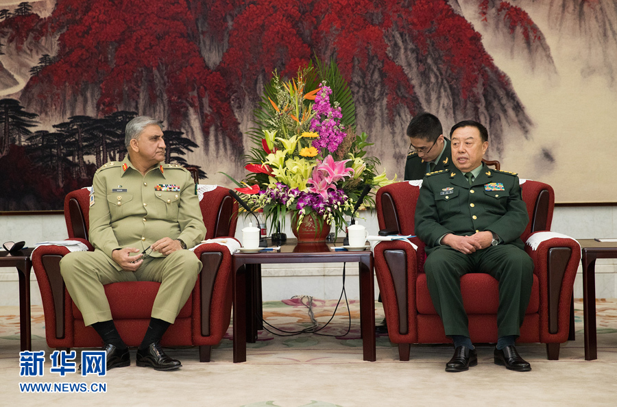 3月16日，中央軍委副主席范長龍會見來訪的巴基斯坦陸軍參謀長巴杰瓦。   新華社記者琚振華攝