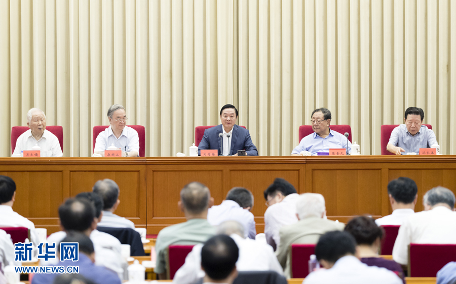 9月8日，中共中央政治局委員、中央書記處書記、中宣部部長(zhǎng)劉奇葆在北京出席中國(guó)大百科全書第三版總編輯委員會(huì)成立大會(huì)并講話。 新華社記者丁海濤 攝