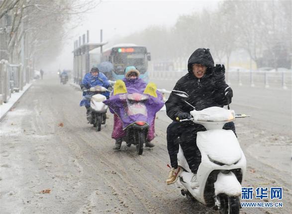 #（環(huán)境）（3）多地迎來(lái)降雪 