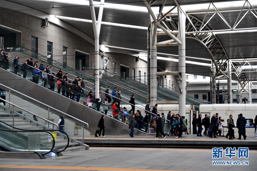 （經(jīng)濟）（3）4月10日起全國鐵路實行新列車運行圖               