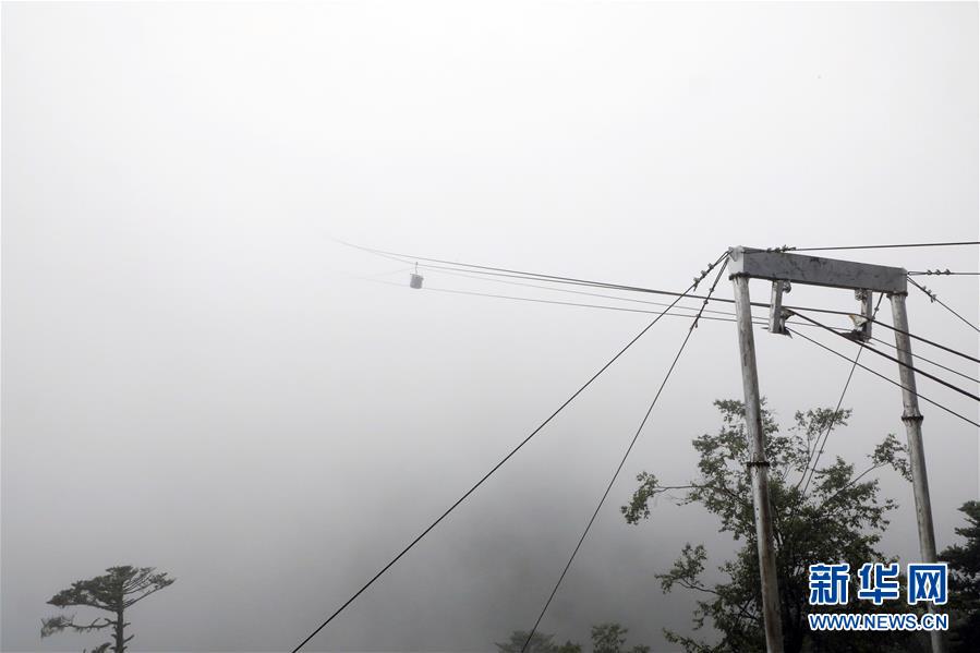 （圖文互動）（8）特寫：“八一”禮物，飛向云端哨所