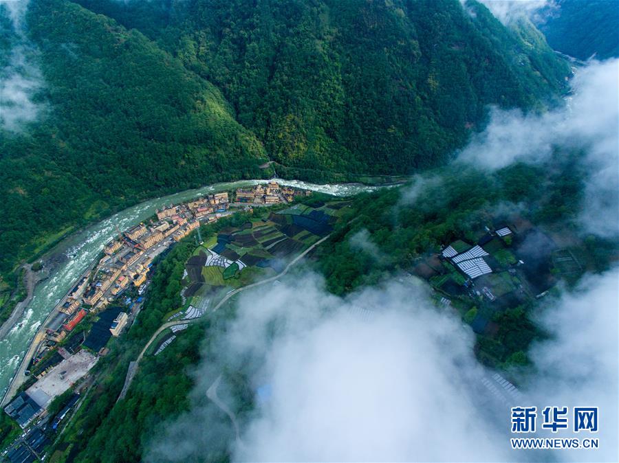 （壯麗70年·奮斗新時代·圖文互動）（1）獨龍江畔，這個民族“一躍千年”