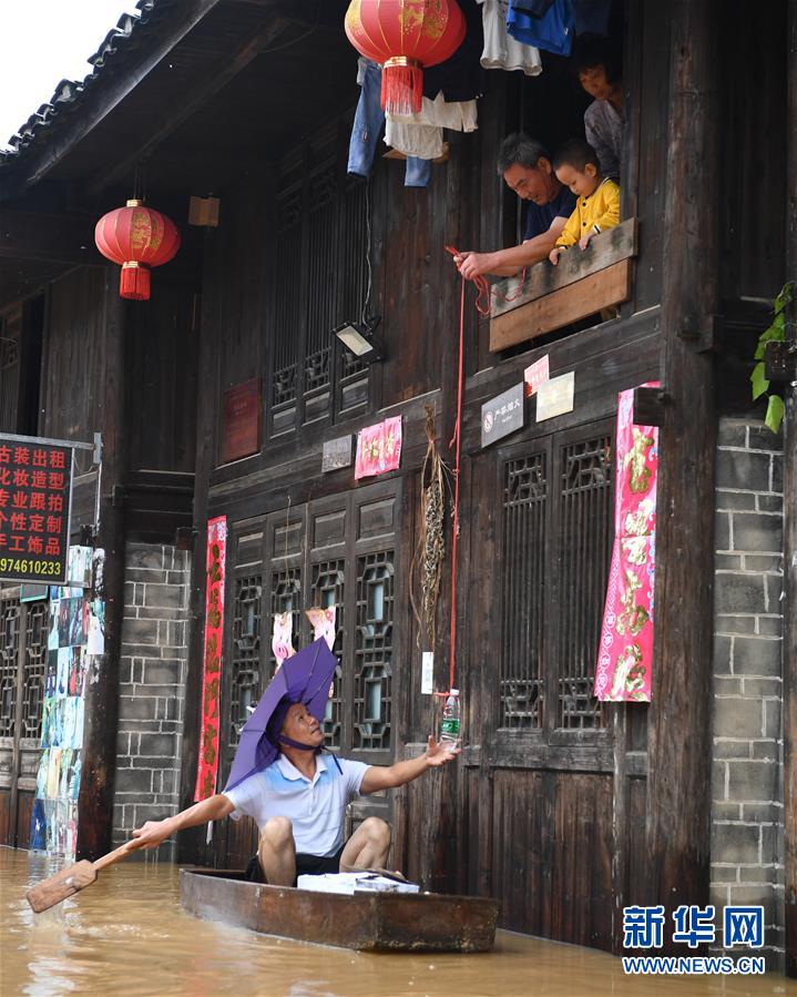 （抗洪搶險·圖文互動）（5）洪水來時，那暖心的民間救援