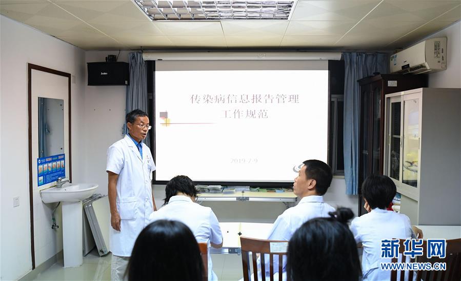 （新華全媒頭條·圖文互動）（6）伶仃洋邊“守門”人——記堅(jiān)守海島32年的黨員醫(yī)生王桂湘