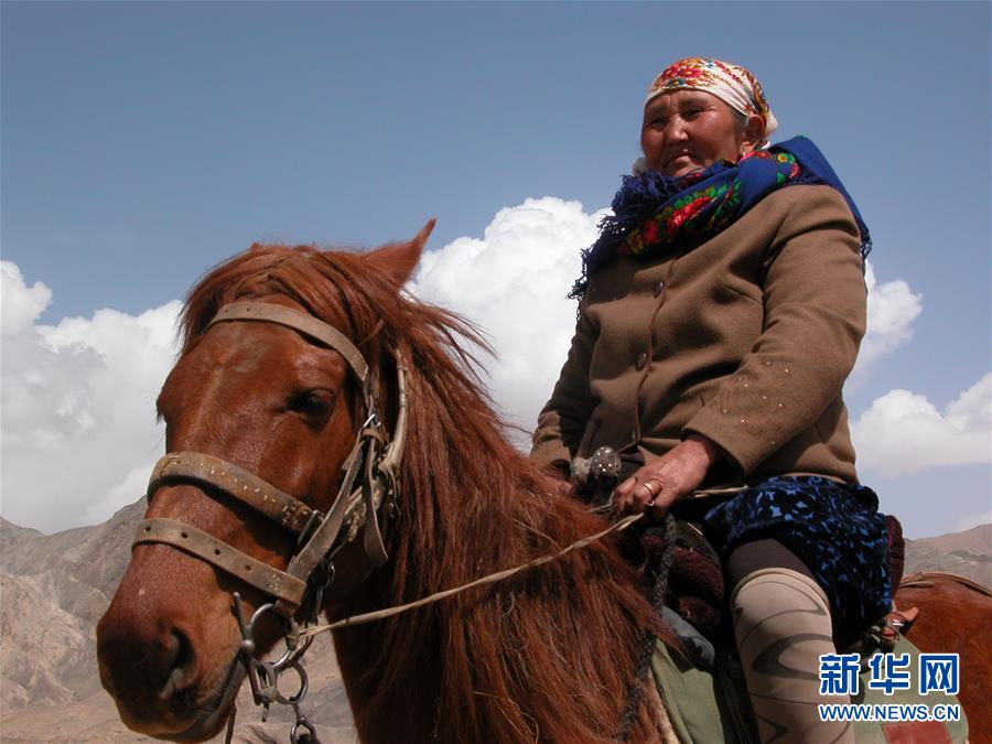 （壯麗70年·奮斗新時(shí)代——共和國(guó)榮光·圖文互動(dòng)）（3）中國(guó)，一生的守護(hù)——記“人民楷模”國(guó)家榮譽(yù)稱號(hào)獲得者布茹瑪汗·毛勒朵