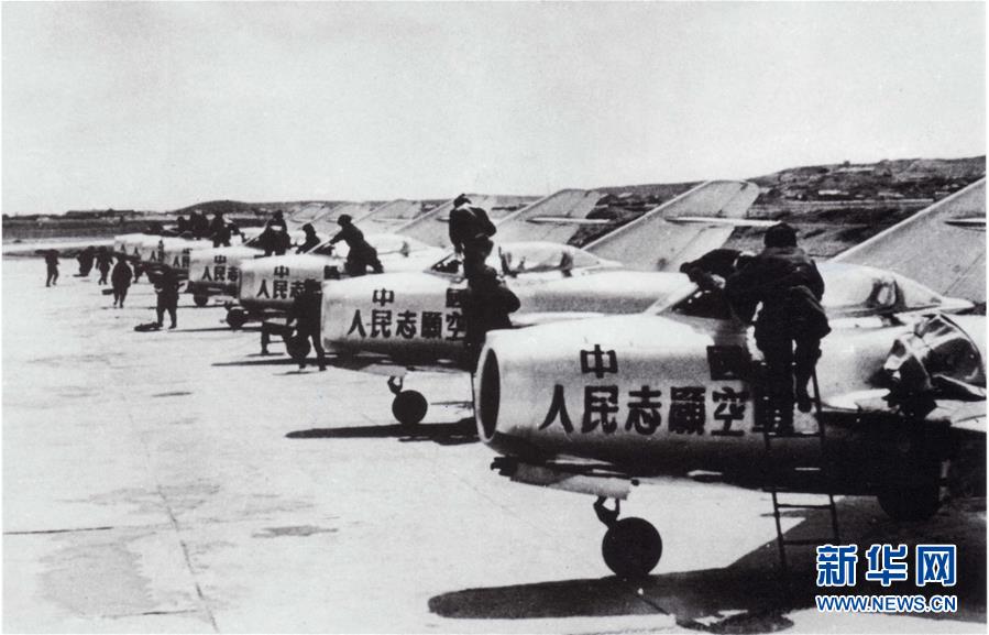 （新華全媒頭條·人民空軍70年·圖文互動(dòng)）（3）陽光照耀奮飛的航程——黨中央、中央軍委和習(xí)主席關(guān)心人民空軍建設(shè)發(fā)展紀(jì)實(shí)