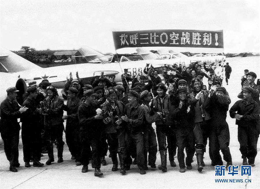 （新華全媒頭條·人民空軍70年·圖文互動(dòng)）（4）陽光照耀奮飛的航程——黨中央、中央軍委和習(xí)主席關(guān)心人民空軍建設(shè)發(fā)展紀(jì)實(shí)