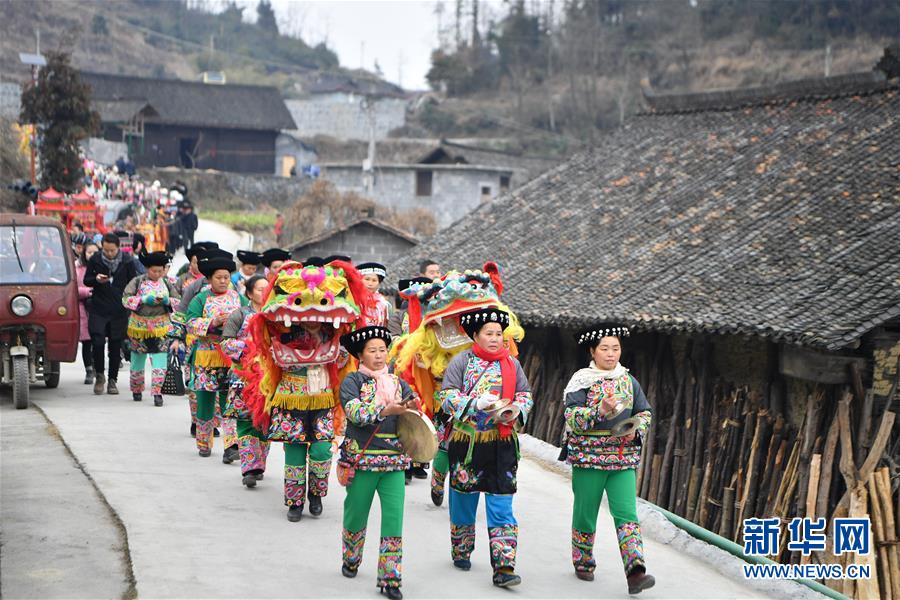 （在習(xí)近平新時(shí)代中國(guó)特色社會(huì)主義思想指引下——新時(shí)代新作為新篇章·總書記關(guān)切脫貧事·圖文互動(dòng)）（2）精準(zhǔn)扶貧：提速脫貧奔小康