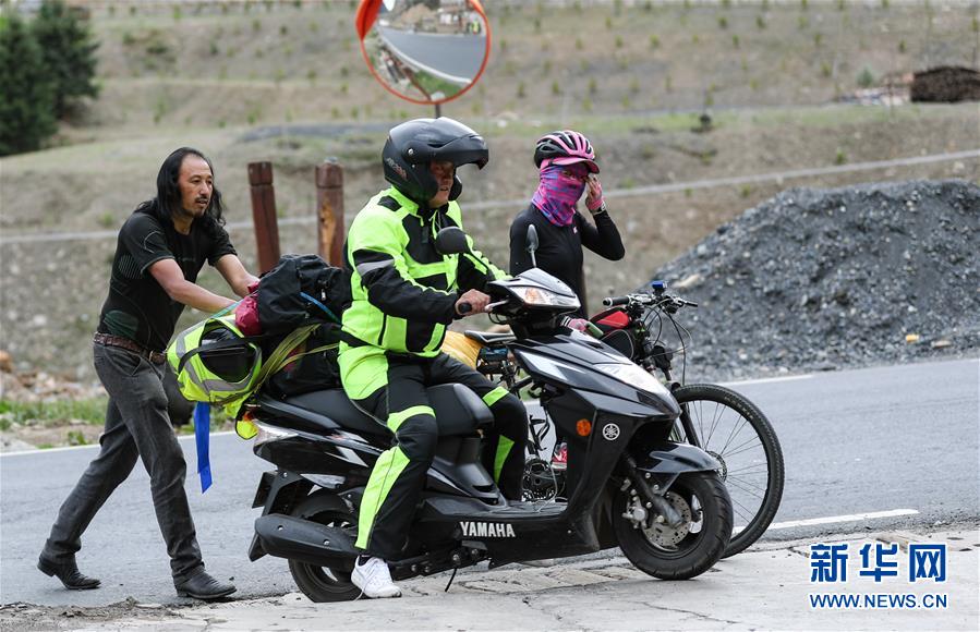 （新華全媒頭條·圖文互動）（10）格?；ㄩ_滿天路——寫在川藏公路通車65周年之際