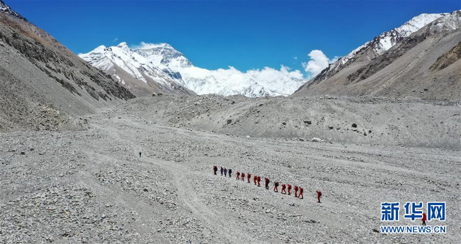 （2020珠峰高程測量）（1）有望22日登頂 測量登山隊(duì)再次向珠峰發(fā)起挑戰(zhàn)