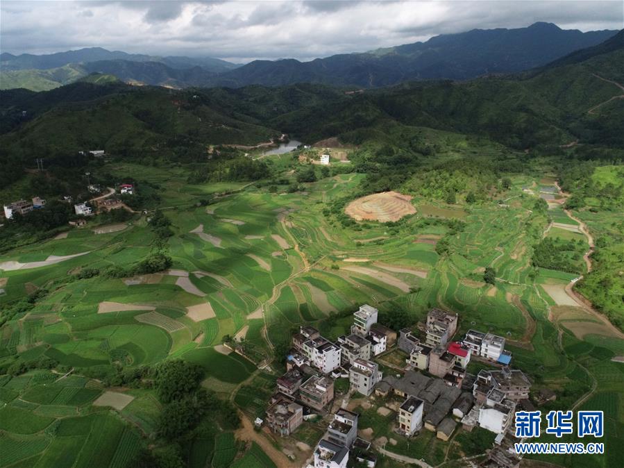 （在習(xí)近平新時(shí)代中國(guó)特色社會(huì)主義思想指引下——新時(shí)代新作為新篇章·習(xí)近平總書(shū)記關(guān)切事·圖文互動(dòng)）（4）新生活、新盼頭——脫貧攻堅(jiān)新形勢(shì)速覽