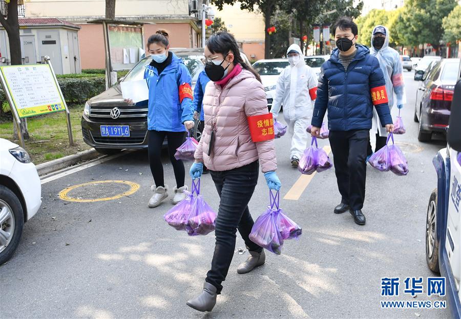 （新華全媒頭條·圖文互動）（10）“始終把人民群眾生命安全和身體健康放在第一位”——中國抗疫彰顯“生命至上、人民至上”理念