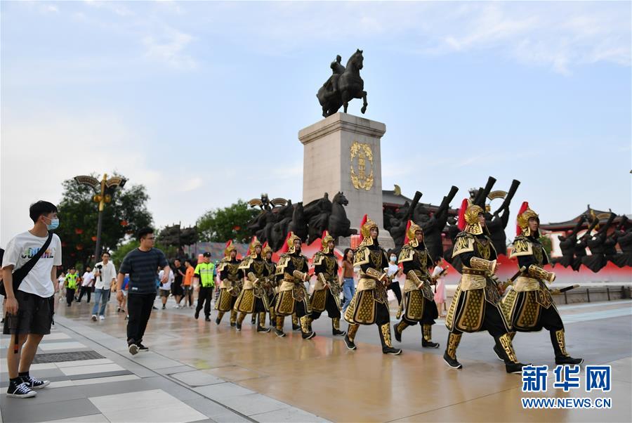 （新華全媒頭條·圖文互動）（3）線上線下消費升溫 文旅活動邁上“云端”——端午假期透視我國經濟高質量發(fā)展新動力