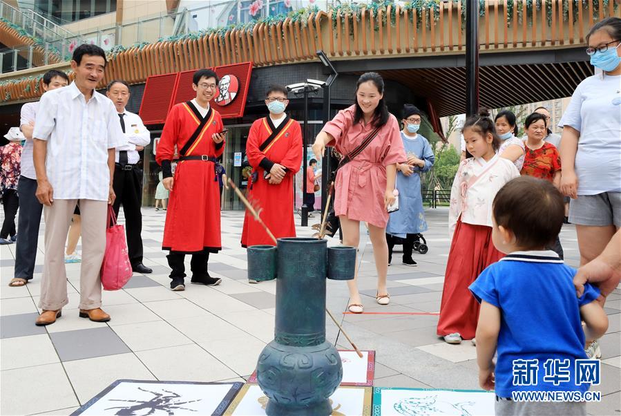 （新華全媒頭條·圖文互動）（6）線上線下消費升溫 文旅活動邁上“云端”——端午假期透視我國經濟高質量發(fā)展新動力