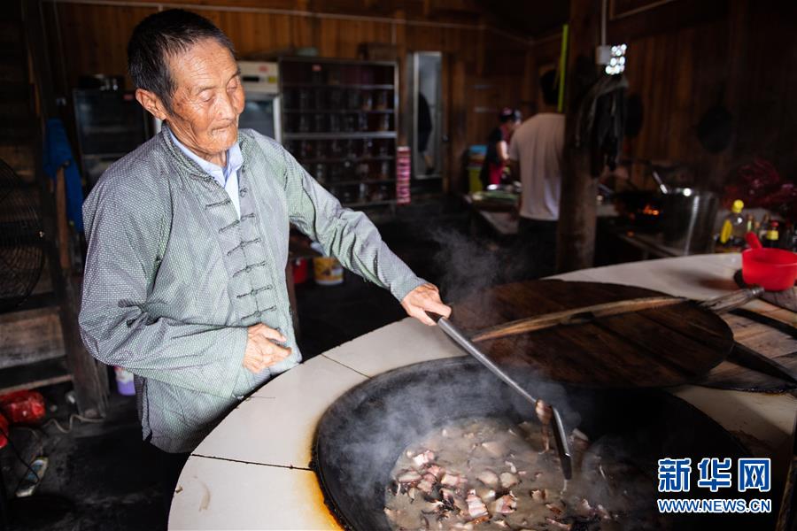 （新華全媒頭條·走向我們的小康生活·圖文互動(dòng)）（8）那山，那人，那苗寨——十八洞村三代人的奮斗史