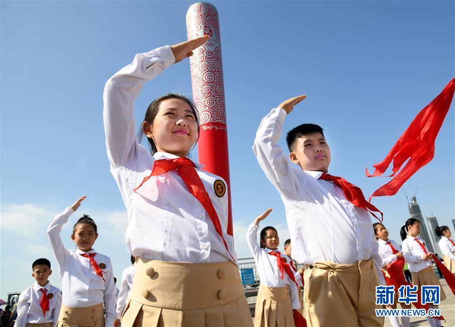 （新華全媒頭條·圖文互動(dòng)）（1）“美麗的中國(guó)夢(mèng)屬于你們”——以習(xí)近平同志為核心的黨中央關(guān)心少年兒童工作紀(jì)實(shí)