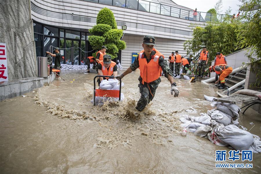 （防汛抗洪·圖文互動）（4）筑起防大汛的堅強防線——重慶防御長江、嘉陵江過境洪峰現(xiàn)場記錄