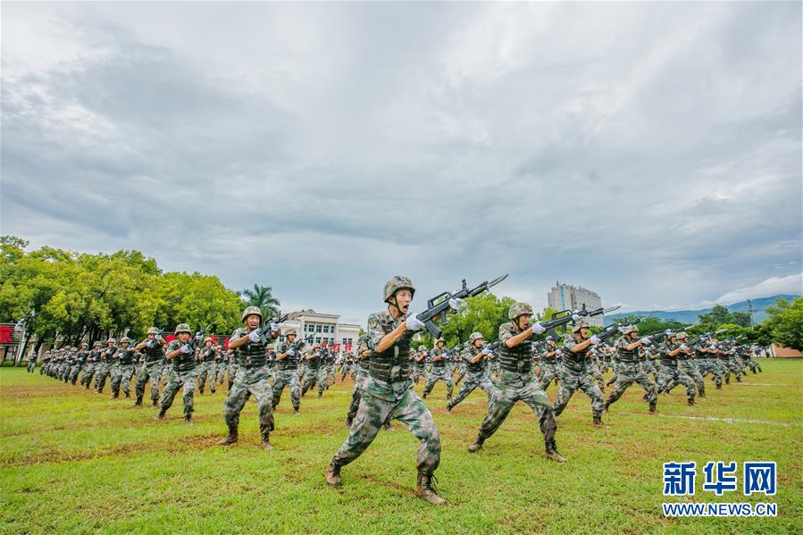 （在習(xí)近平強(qiáng)軍思想指引下·我們?cè)趹?zhàn)位報(bào)告·圖文互動(dòng)）（2）千里移防，鐵心跟黨走——南部戰(zhàn)區(qū)陸軍第75集團(tuán)軍某紅軍旅政治建軍、練兵備戰(zhàn)記事