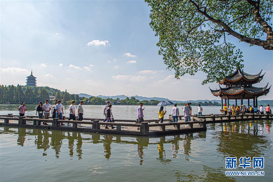 （新華全媒頭條·圖文互動(dòng)）（3）流動(dòng)中國(guó)折射復(fù)蘇新氣象——透視“十一”黃金周