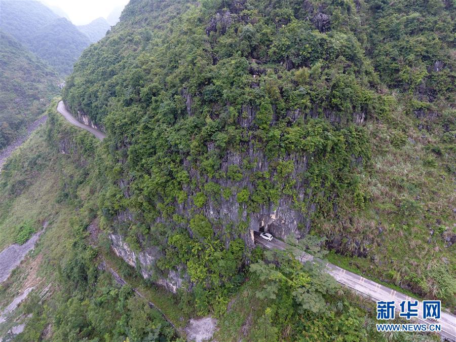 （新華全媒頭條·圖文互動）（1）“石山王國”筑路記