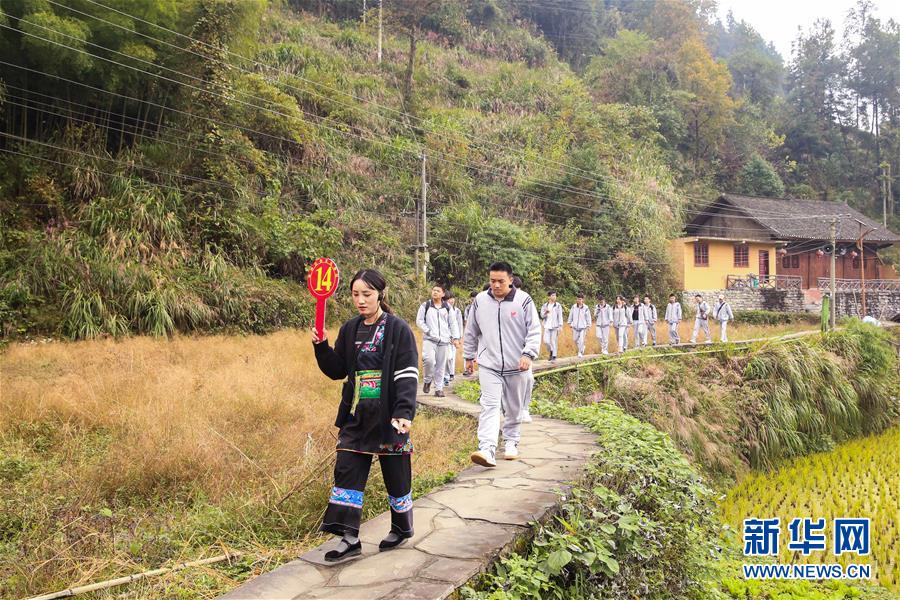 （在習(xí)近平新時(shí)代中國(guó)特色社會(huì)主義思想指引下——新時(shí)代新作為新篇章·習(xí)近平總書記關(guān)切事·圖文互動(dòng)）（3）精準(zhǔn)扶貧7年，十八洞村“長(zhǎng)”出10余種新職業(yè)