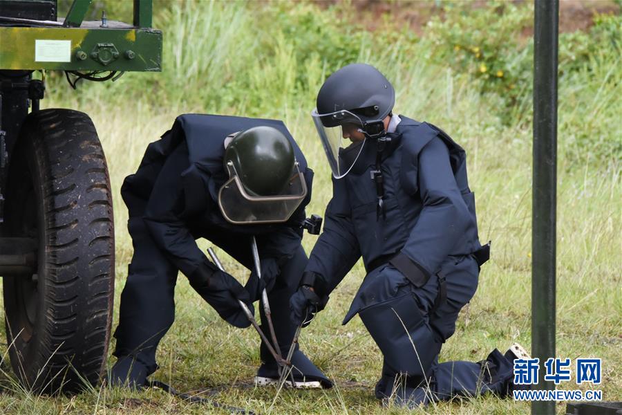 （在習(xí)近平強軍思想指引下·我們在戰(zhàn)位報告·圖文互動）（4）牢記統(tǒng)帥囑托  做刀尖上的舞者——記聯(lián)勤保障部隊某報廢武器彈藥銷毀站參謀長陳雪禮