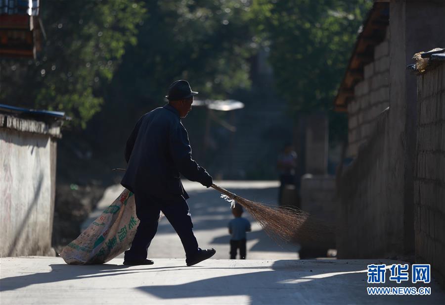 （代表委員履職）（10）全國(guó)人大代表吉克石烏：創(chuàng)建“四好”挑起脫貧大梁