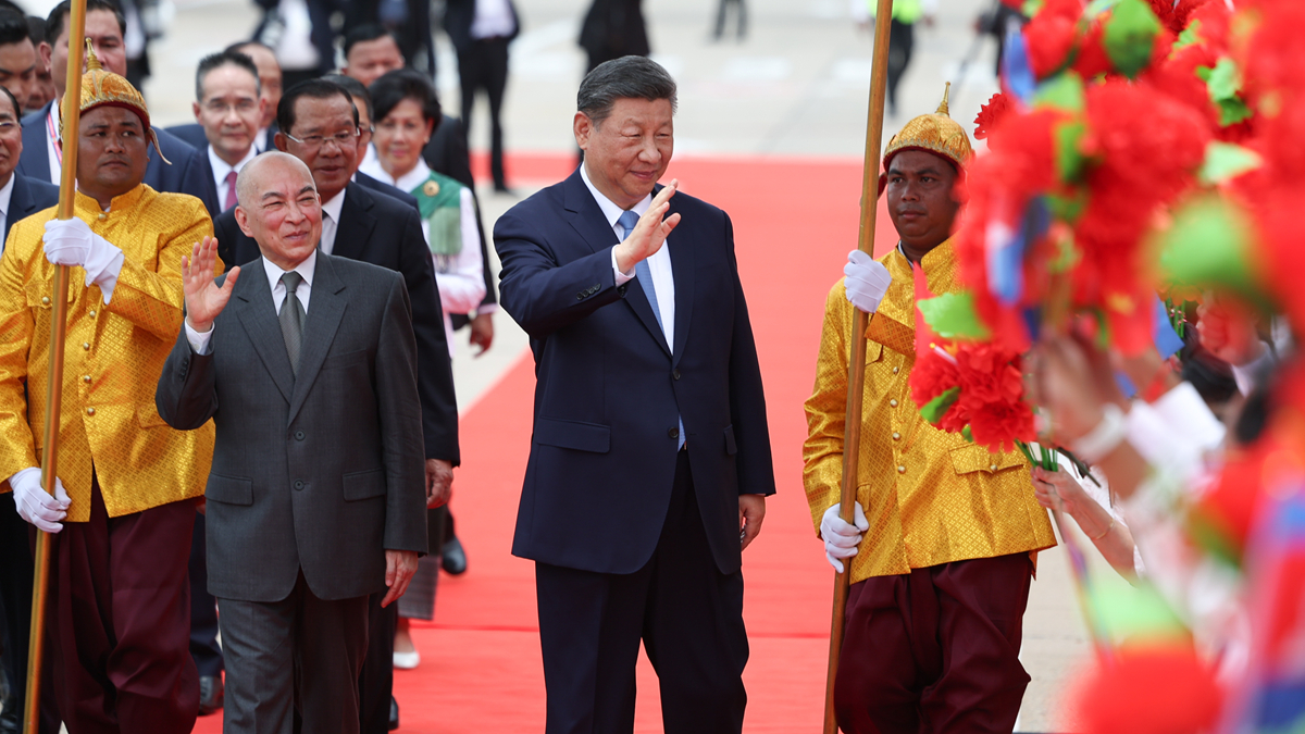 習(xí)近平抵達(dá)金邊對(duì)柬埔寨進(jìn)行國事訪問