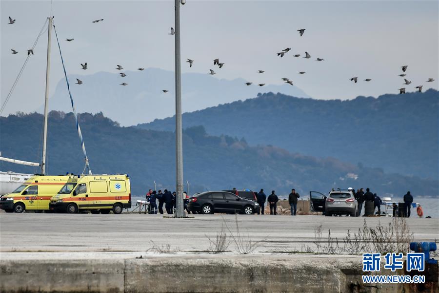 （國(guó)際）（2）一難民船在希臘附近海域沉沒(méi)12人死亡