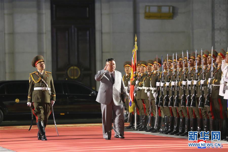 （新華網(wǎng)）朝鮮舉行閱兵式慶祝勞動黨建黨75周年